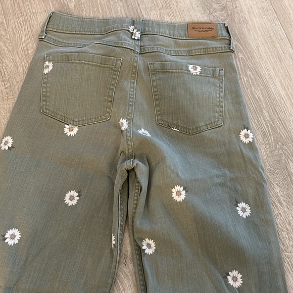 Girls Abercrombie jeans - Picture 5 of 6